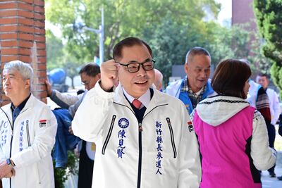 竹縣初選「賢瑩之爭」白熱化！　最新民調陳見賢領先徐欣瑩