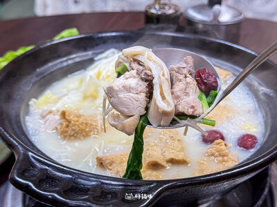 樹林沒排隊吃不到的豬肚雞火鍋！隱藏招牌炭烤串燒每桌限點一份