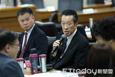 軍購條例名稱差一步「綠白合」　徐巧芯問1事遭顧立雄嗆：明知故問