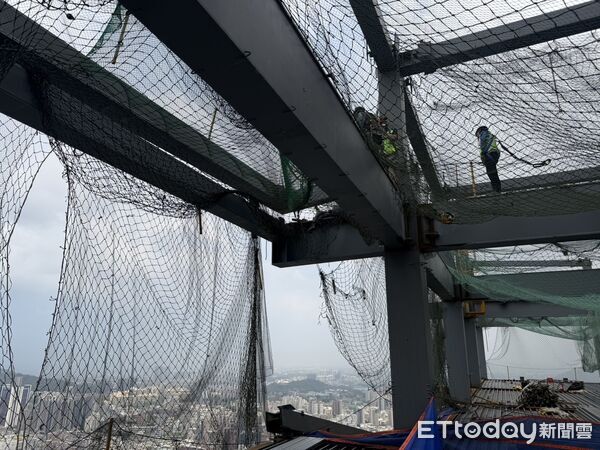 [新聞] 1.5噸鋼架重壓工人「對折慘死」家屬心碎 - 八卦 - PTT.BEST 批踢踢爆文