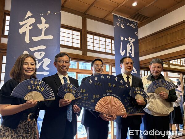 ▲▼疾管署邀集台灣結核病防治專家學者、民間團體以及社區民眾，進入前為松山療養所宿舍群之歷史建築靜心苑，回顧我國結核病防治歷史。（圖／記者洪巧藍攝）