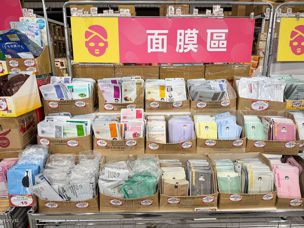 ▲▼小三美日鹿港批發零售倉。（圖／VIVIYU小世界授權提供）
