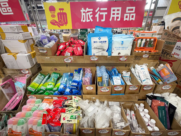 ▲▼小三美日鹿港批發零售倉。（圖／VIVIYU小世界授權提供）