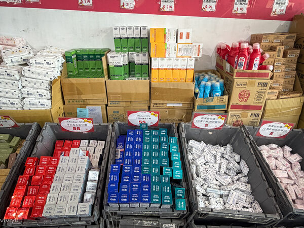 ▲▼小三美日鹿港批發零售倉。（圖／VIVIYU小世界授權提供）