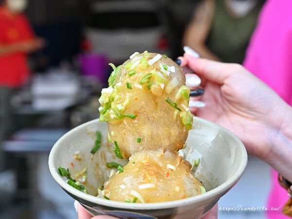 ▲▼新蹲著吃肉圓。（圖／糖糖`s 享食生活授權提供）