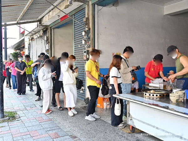 ▲▼新蹲著吃肉圓。（圖／糖糖`s 享食生活授權提供）