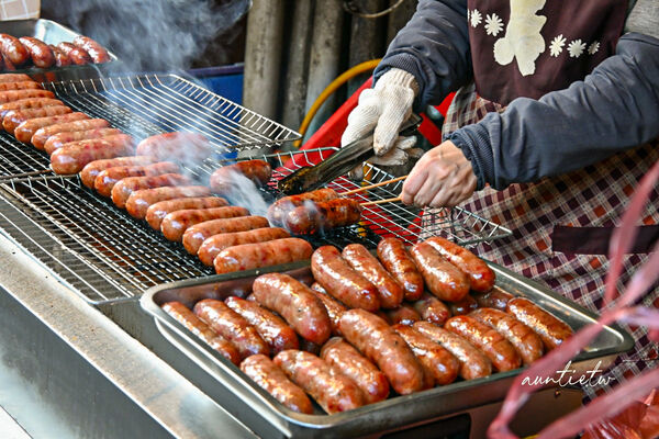▲▼南勢角無名高粱香腸。（圖／部落客水晶安蹄不務正業過生活授權提供）