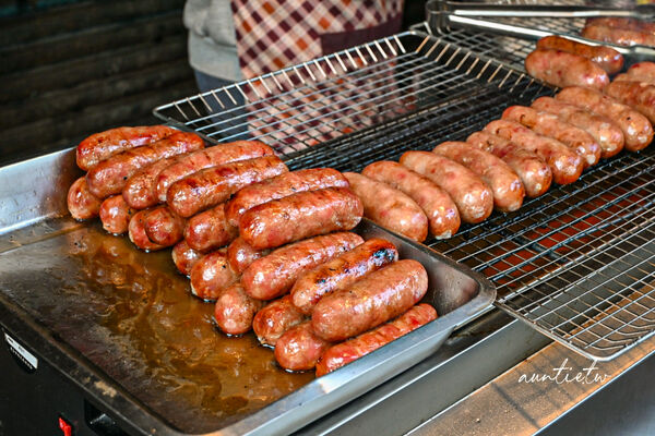 ▲▼南勢角無名高粱香腸。（圖／部落客水晶安蹄不務正業過生活授權提供）