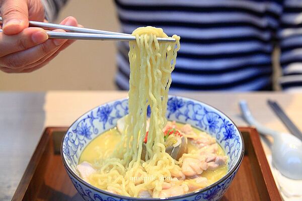 ▲▼富善雞湯麵舖萬華昆明店。（圖／部落客UPSSMILE向上的微笑萍子 旅食設影授權提供）