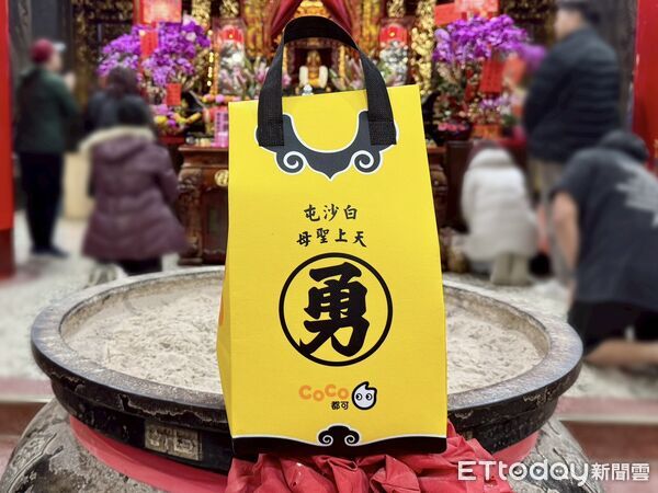 ▲▼CoCo攜手「白沙屯天上聖母」展開「杯裝好運、袋裝福祿」聯名活動。（圖／CoCo提供）