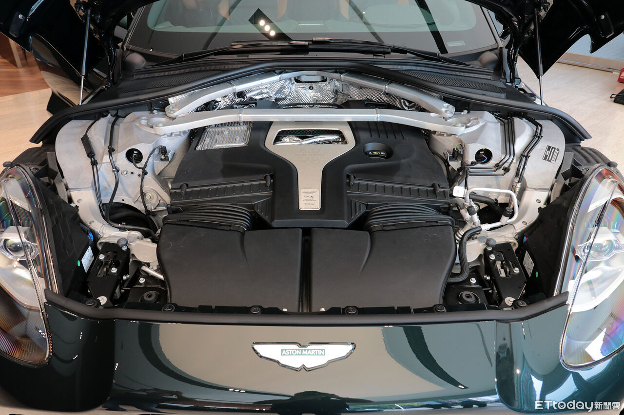 ▲1588萬起！Aston Martin「最強休旅車再進化」　敞篷王者同台演出。（圖／記者張慶輝攝）