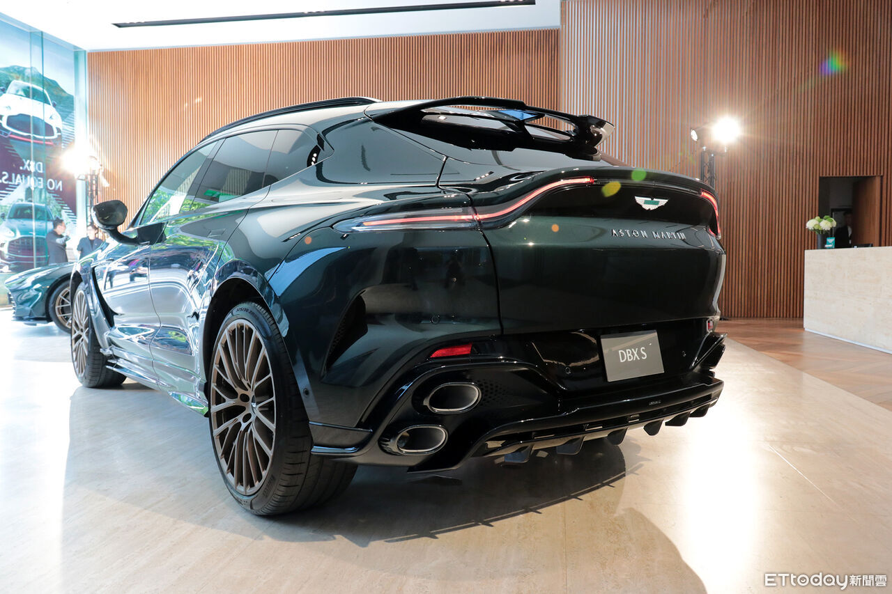 ▲1588萬起！Aston Martin「最強休旅車再進化」　敞篷王者同台演出。（圖／記者張慶輝攝）