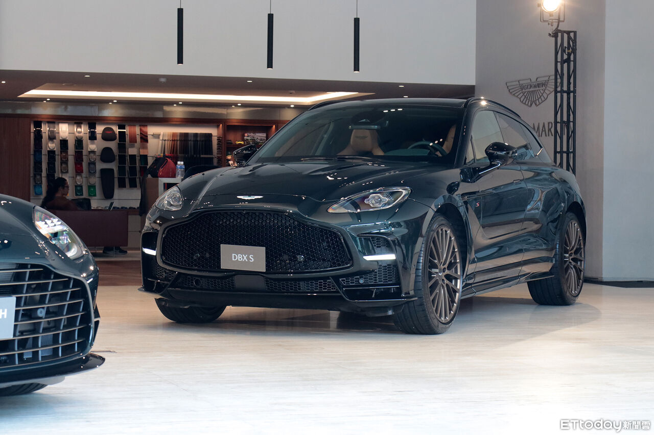 ▲1588萬起！Aston Martin「最強休旅車再進化」　敞篷王者同台演出。（圖／記者張慶輝攝）