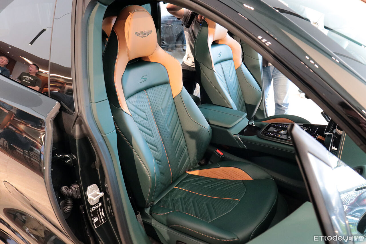 ▲1588萬起！Aston Martin「最強休旅車再進化」　敞篷王者同台演出。（圖／記者張慶輝攝）