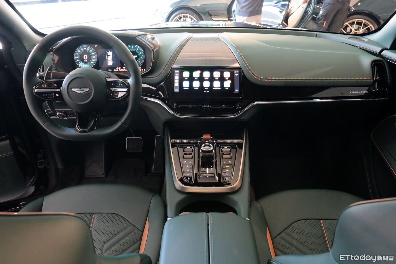 ▲1588萬起！Aston Martin「最強休旅車再進化」　敞篷王者同台演出。（圖／記者張慶輝攝）