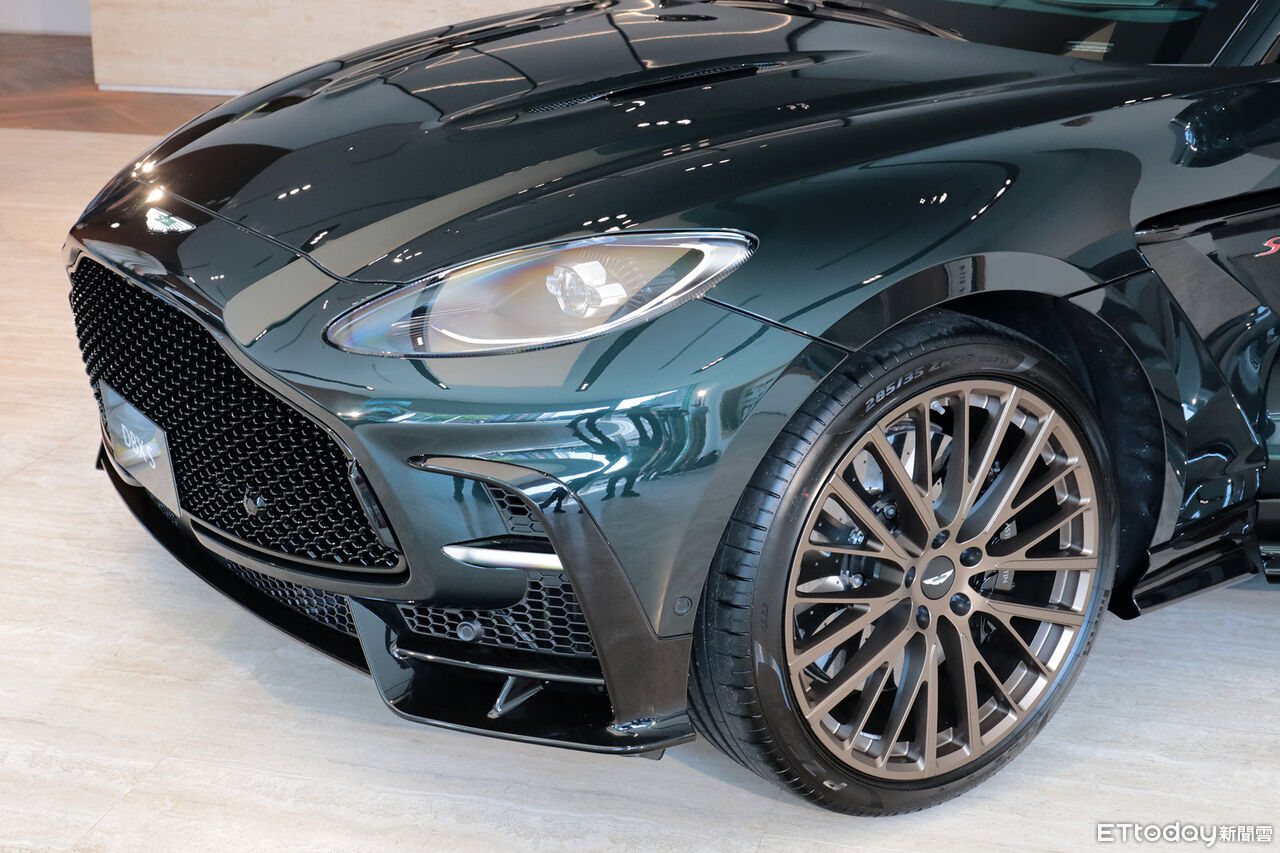 ▲1588萬起！Aston Martin「最強休旅車再進化」　敞篷王者同台演出。（圖／記者張慶輝攝）