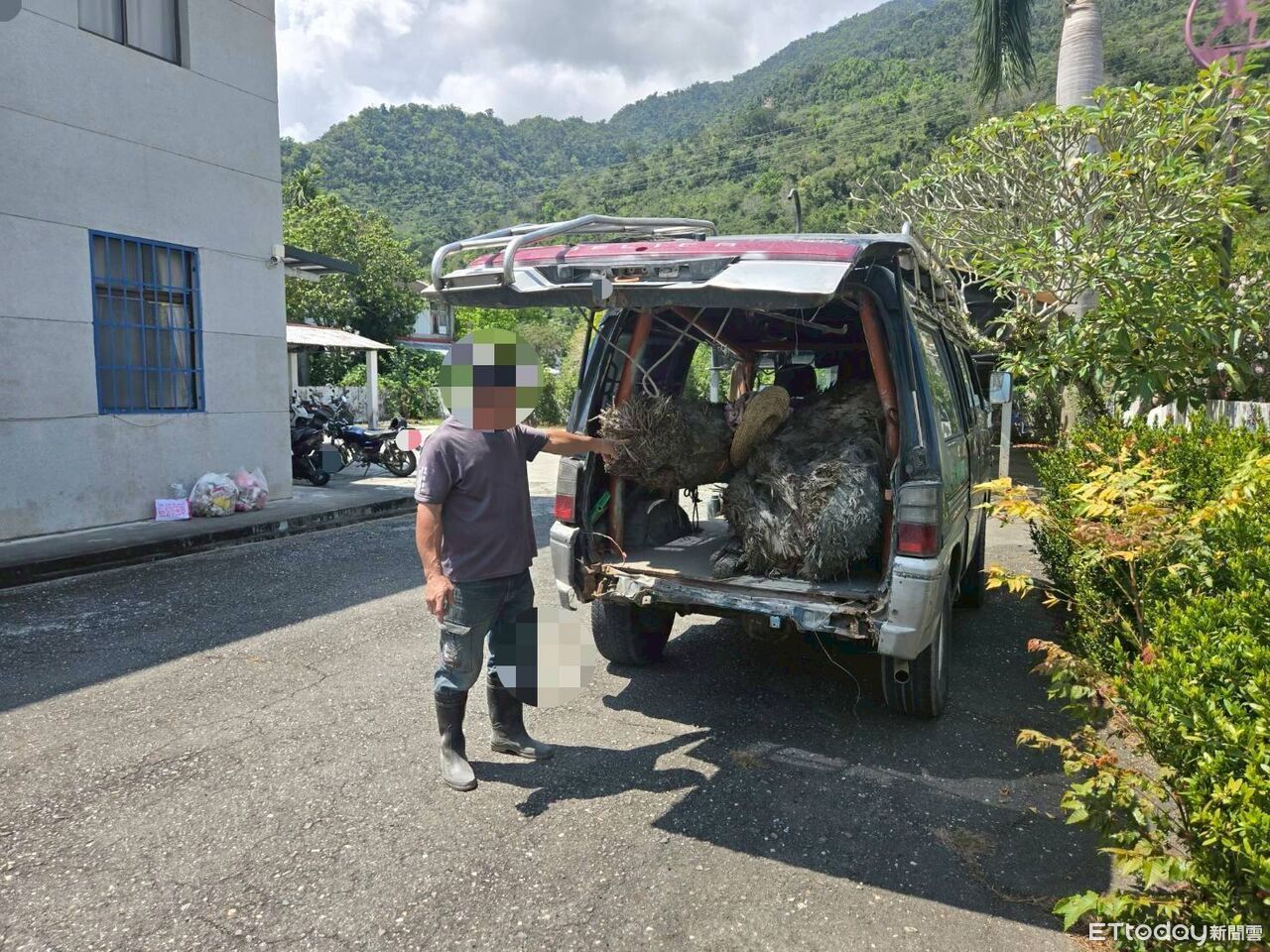 卑南溪河床搬木頭!海端警鷹眼發現急攔人 一查竟是珍貴紅檜