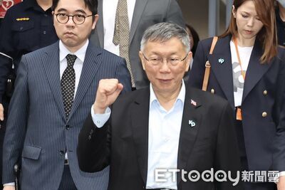 快訊/遭判17年、維持7千萬交保! 柯文哲「微笑現身」快步上車