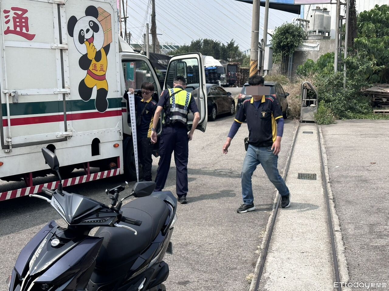台中21歲女騎士追撞貨車死亡 司機嚇到結巴:不知怎麼發生