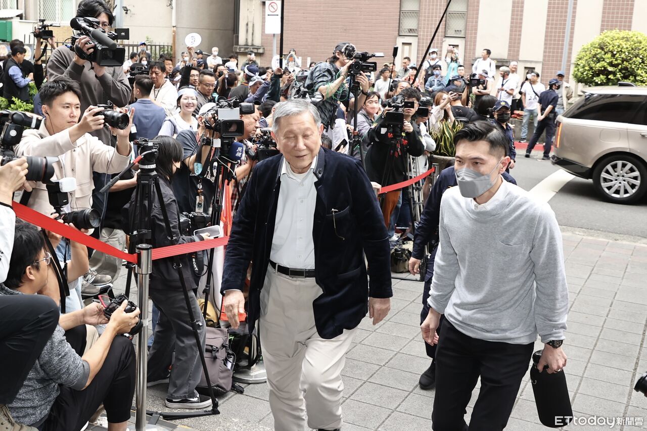 沈慶京哭窮求降保金 自爆向前經濟部長張家祝借3500萬