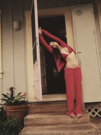 ▲▼ Jennie海邊解放脫了！超性感比基尼照辣到噴火。（圖／翻攝自frankiesbikinis IG）