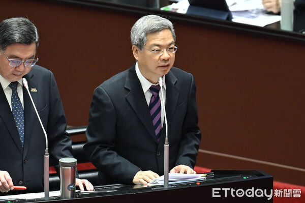 [新聞] 快訊／經長龔明鑫提前宣布下周油價不調漲 - 股票 - PTT.BEST 批踢踢爆文