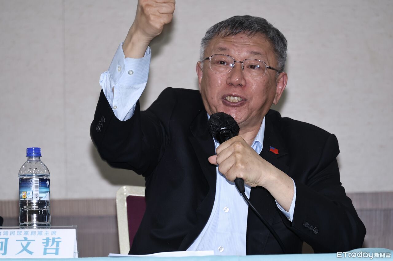 柯文哲怒嗆2句「賴清德我不投降」全場歡呼 鄉民論戰:史上最囂張