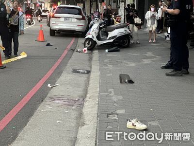 台中男持雙刀街頭追殺　女子滿臉血搶救不治....刀還插脖上