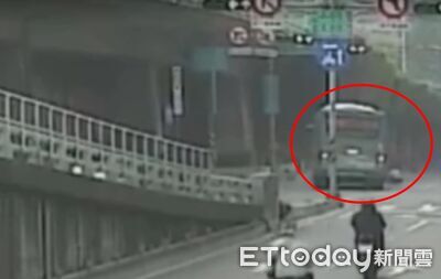 自殺式騎法畫面曝！阿北外側左轉鬼切撞公車　頭部開刀躺ICU