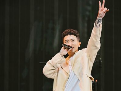 蕭秉治兌現諾言…宣布香港開唱！　感謝五月天讓他唱開場