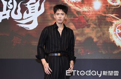 爆熱戀舒華1年半…柯震東懶理緋聞「拜拜燒金紙」　親發聲曝現況！