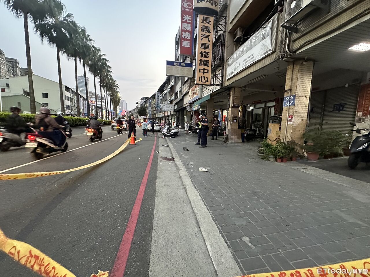 快訊/台中驚傳街頭殺人案!男持刀猛刺女子 滿地血命危送醫