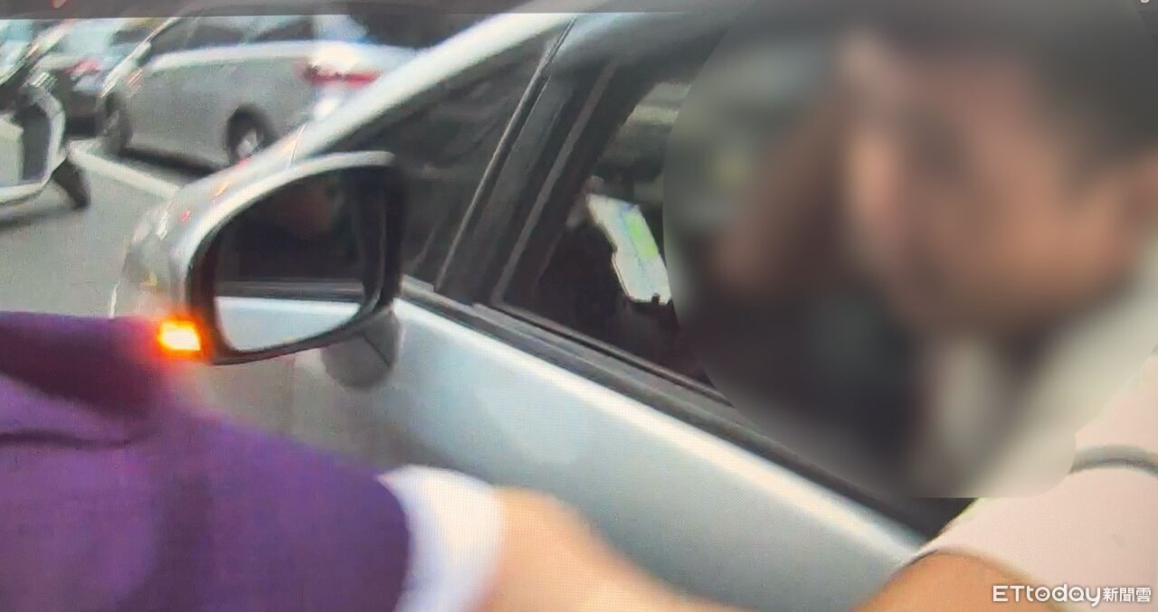 逃逸移工違停拒絕盤查!催油門狂逃還是被逮 7違規挨罰5.3萬