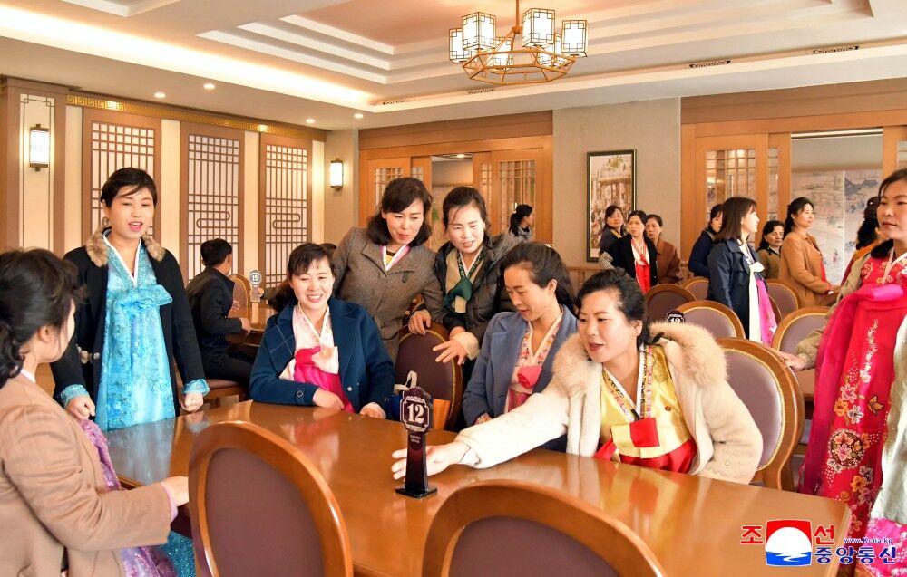 ▲▼北韓平壤大同江畔興建一棟狗肉餐廳,擁有現代化的廚房設備。(圖/翻攝自朝中社)