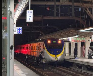 員林車站女落軌遭區間車撞擊！意識模糊搶救中　旅客驚喊：人沒了