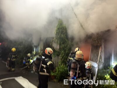 快訊／嘉義3戶平房凌晨竄火！火舌濃煙狂竄　2婦燒傷送醫