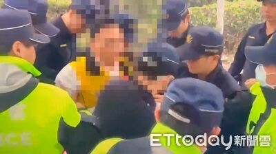 游智彬「丟水球聲援柯文哲」遭警查扣　鼻樑被眼鏡劃傷