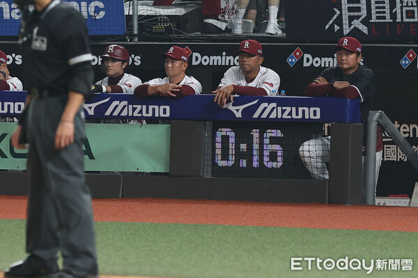 ▲中職開幕戰，投手投球計時器。（圖／記者林敬旻攝）