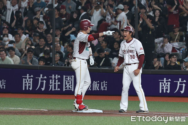 ▲樂天桃猿宋嘉翔安打。（圖／記者林敬旻攝）