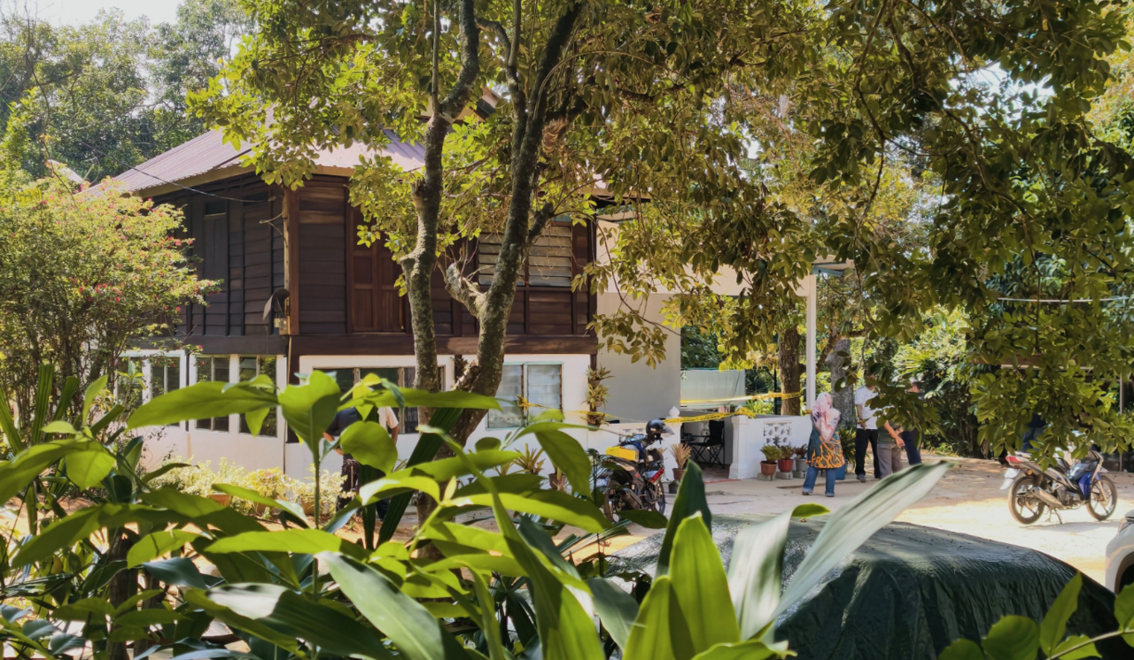 夫妻遭斬首「地毯捲無頭屍」!鄰聞腐臭報警 29歲兒割喉陳屍臥室