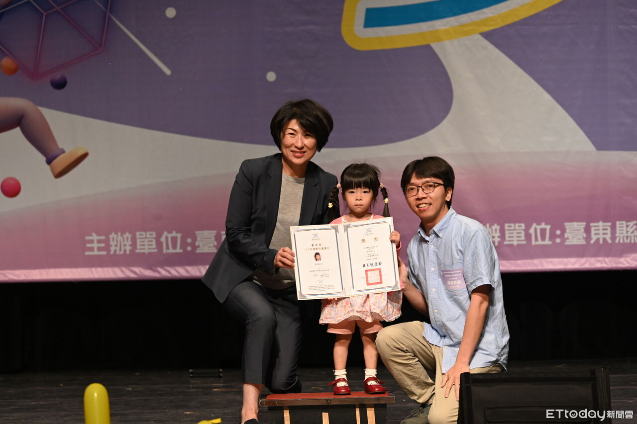 台東表揚489位模範兒童 饒慶鈴勉培養AI思辨力迎未來