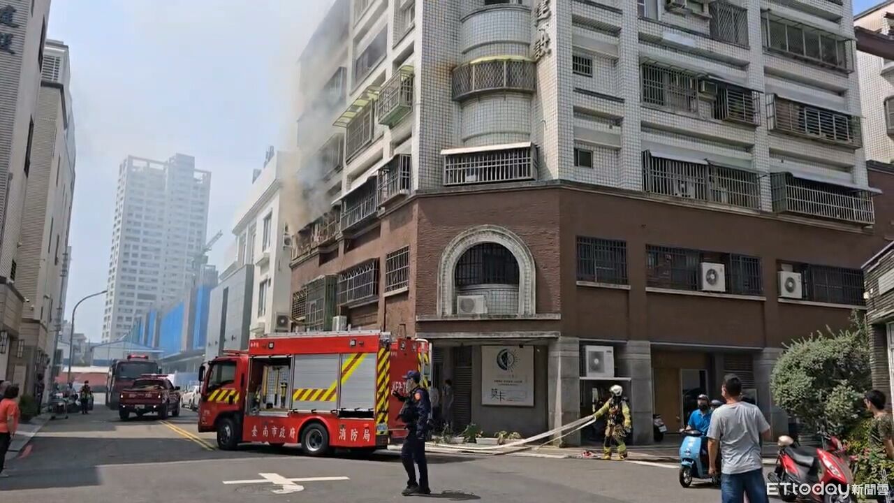 台南安平區住宅3樓火警 傳爆炸聲消防到場出水搶救