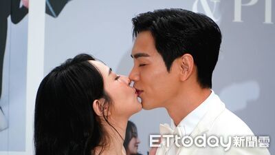 直擊／禾浩辰婚禮現場曝光！放閃「嘴對嘴親親」吳品潔絕美白紗現身