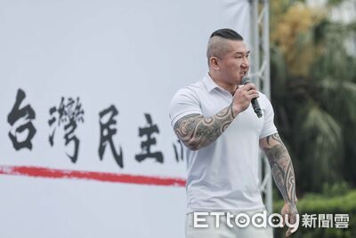 館長自曝遇人生最低潮　「難道要支持貪汙才有錢賺？」