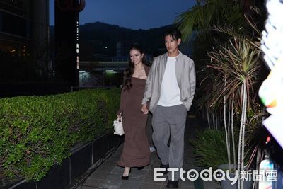 宋芸樺穩交6年首度公開放閃！　「緊牽高帥男友」現身禾浩辰婚禮