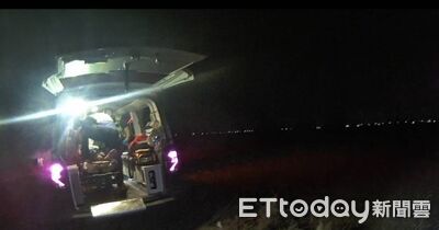 黑夜田埂驚魂！東港警「照明引路」救農民　家屬感動致謝