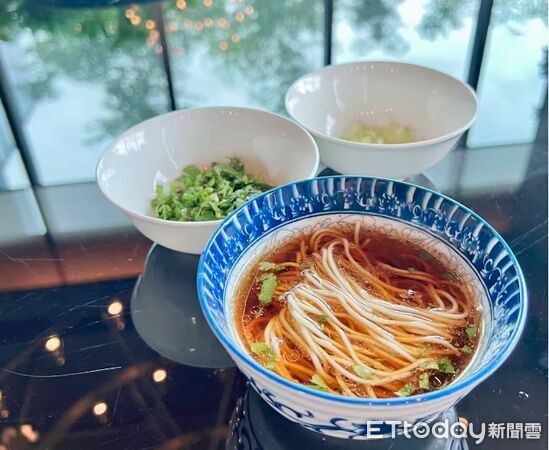 ▲▼涵碧樓研發的陽春麵、復刻天津風味的狗不理包子。（圖／日月潭涵碧樓提供）
