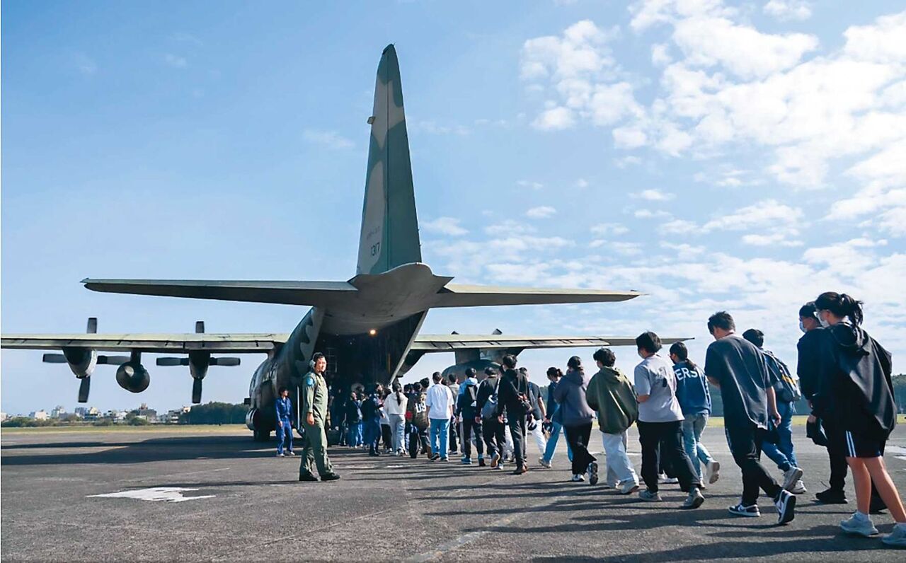 空軍AI大出包 群組炸鍋狂罵