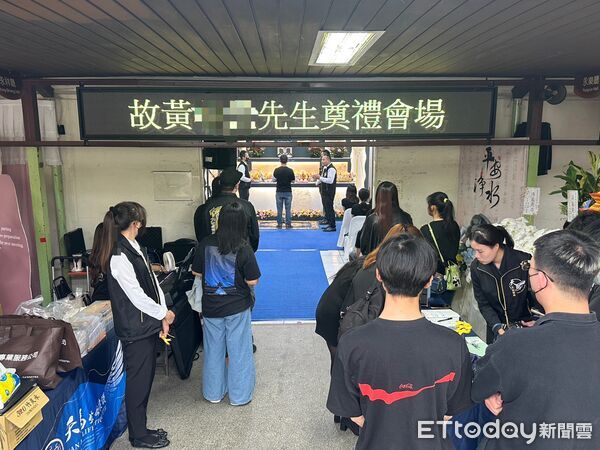 ▲▼陽光男當兵被霸凌「智力退化2歲」亡　母悲告別：謝謝來當我的兒子。（圖／記者許權毅攝）