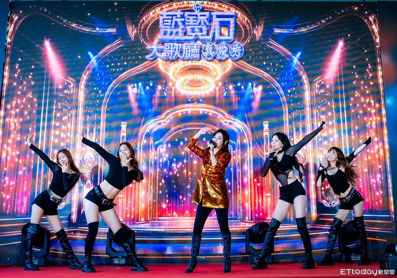 豬哥亮活派!紀錄片重返藍寶石秀場盛況 王彩樺淚謝豬大哥提攜